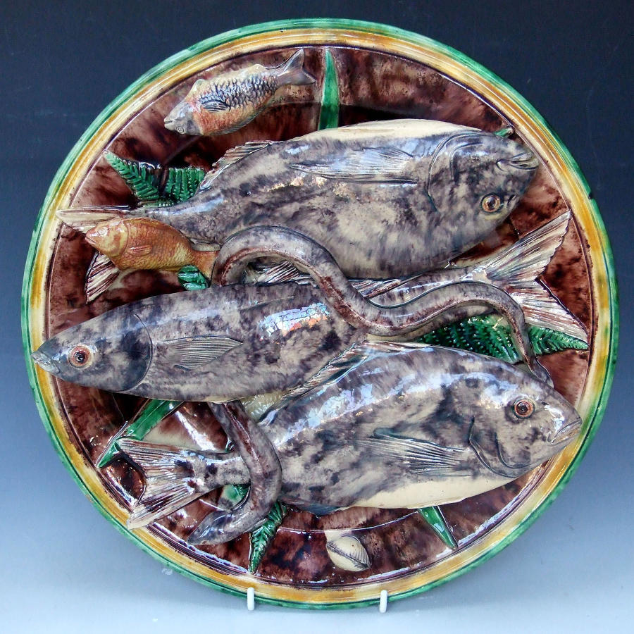 Large Palissy fish charger