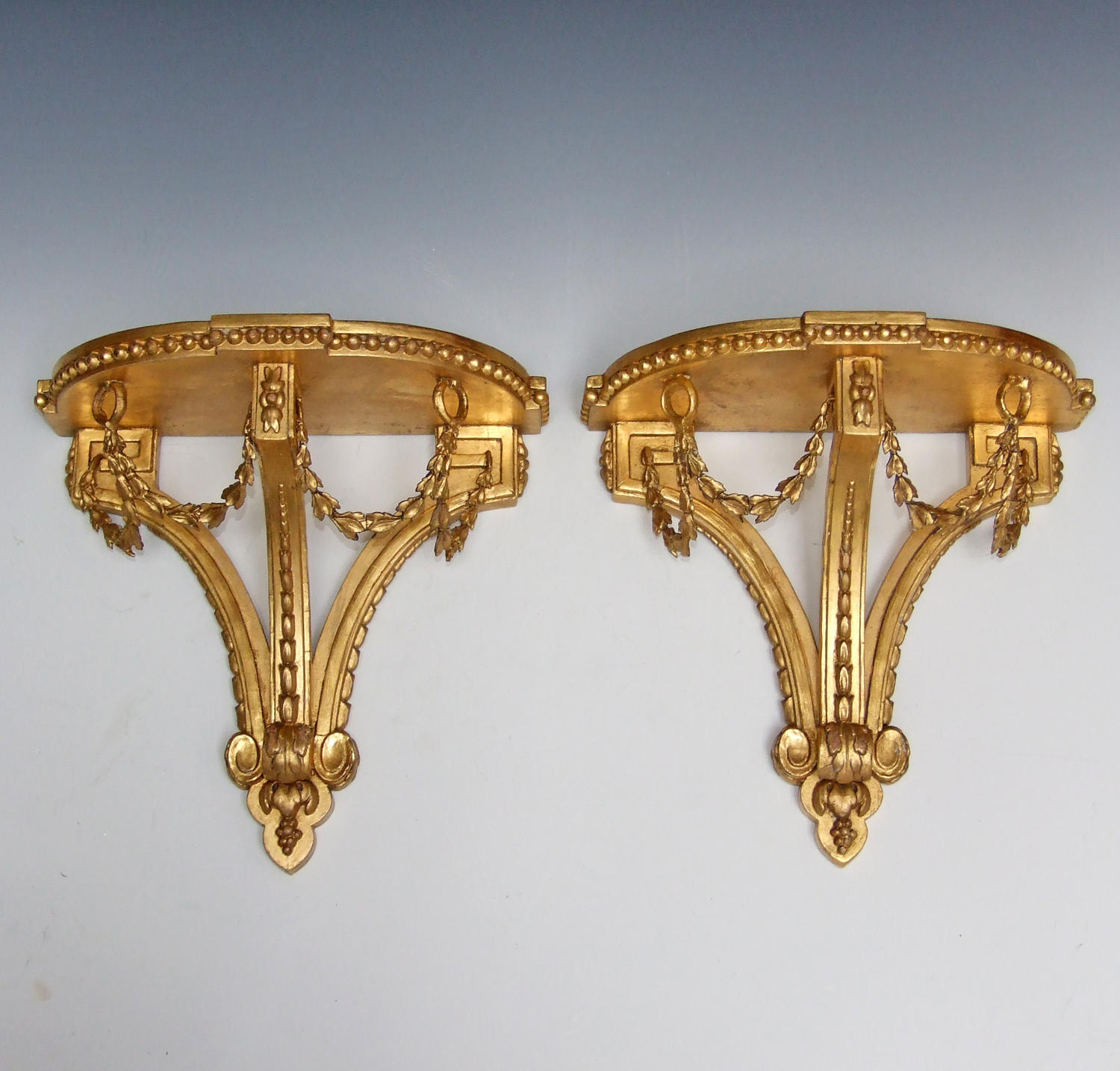 Elegant pair of 19thC gilt brackets